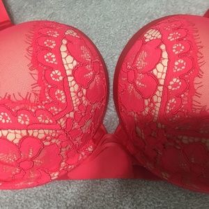 Bombshell Plunge 38D Beautiful Bra Victoria Secret
